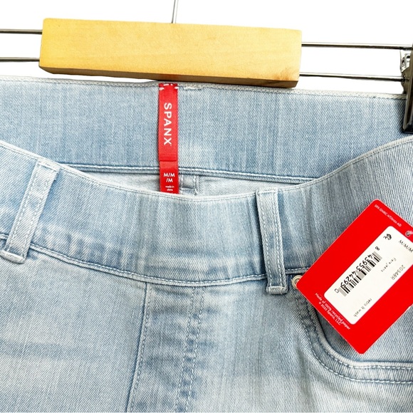 NWT Spanx Flare Leg Jeans Retro Light Wash - Picture 5 of 7